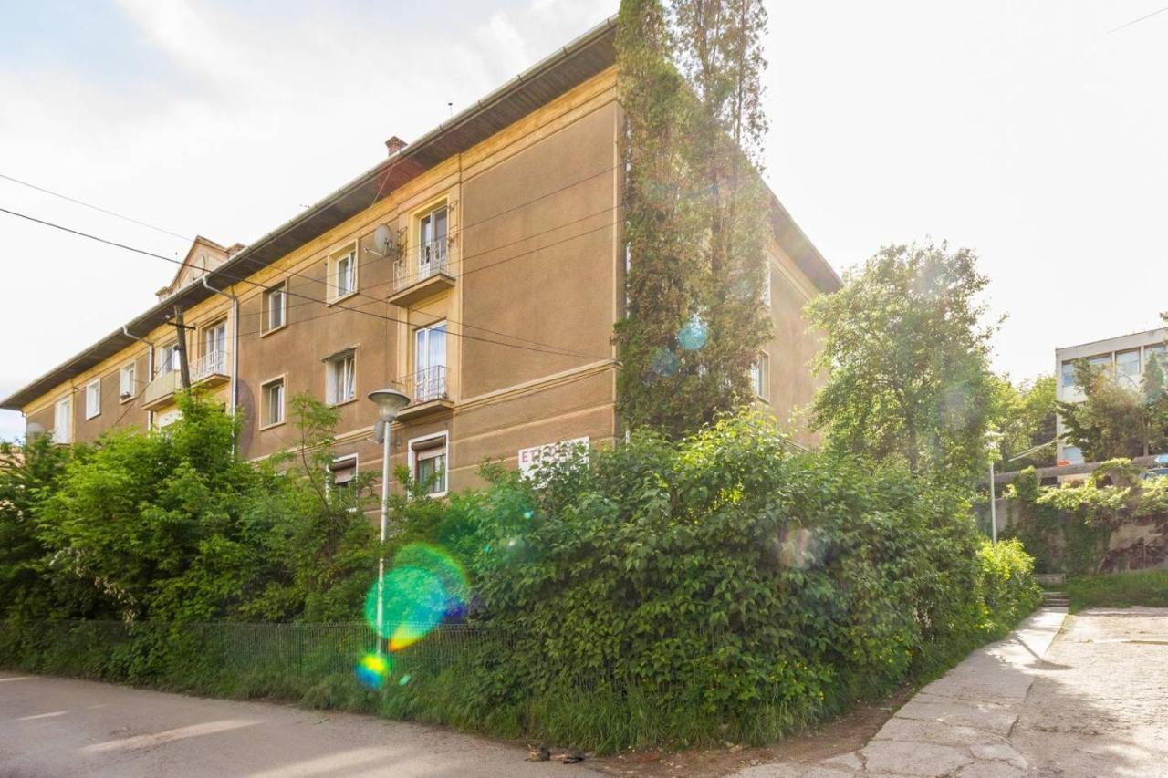 Spacious And Quiet 2 Bedroom Apartment Клуж-Напока Екстер'єр фото