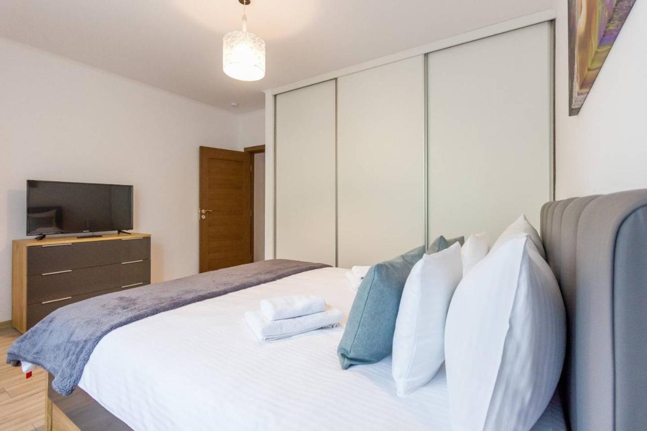 Spacious And Quiet 2 Bedroom Apartment Клуж-Напока Екстер'єр фото